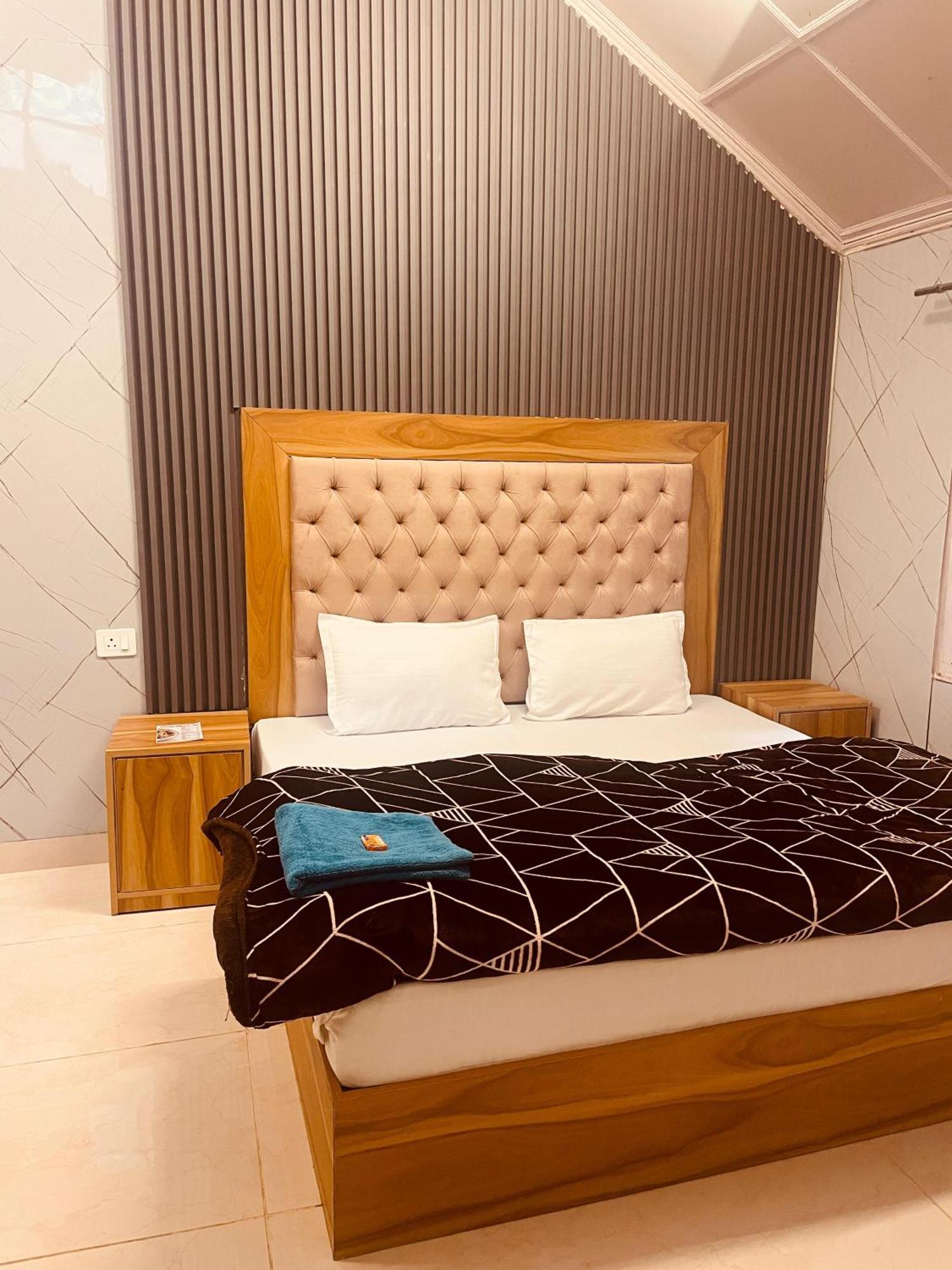 Madan Kunj B & B Mall Road Shimla Exterior photo