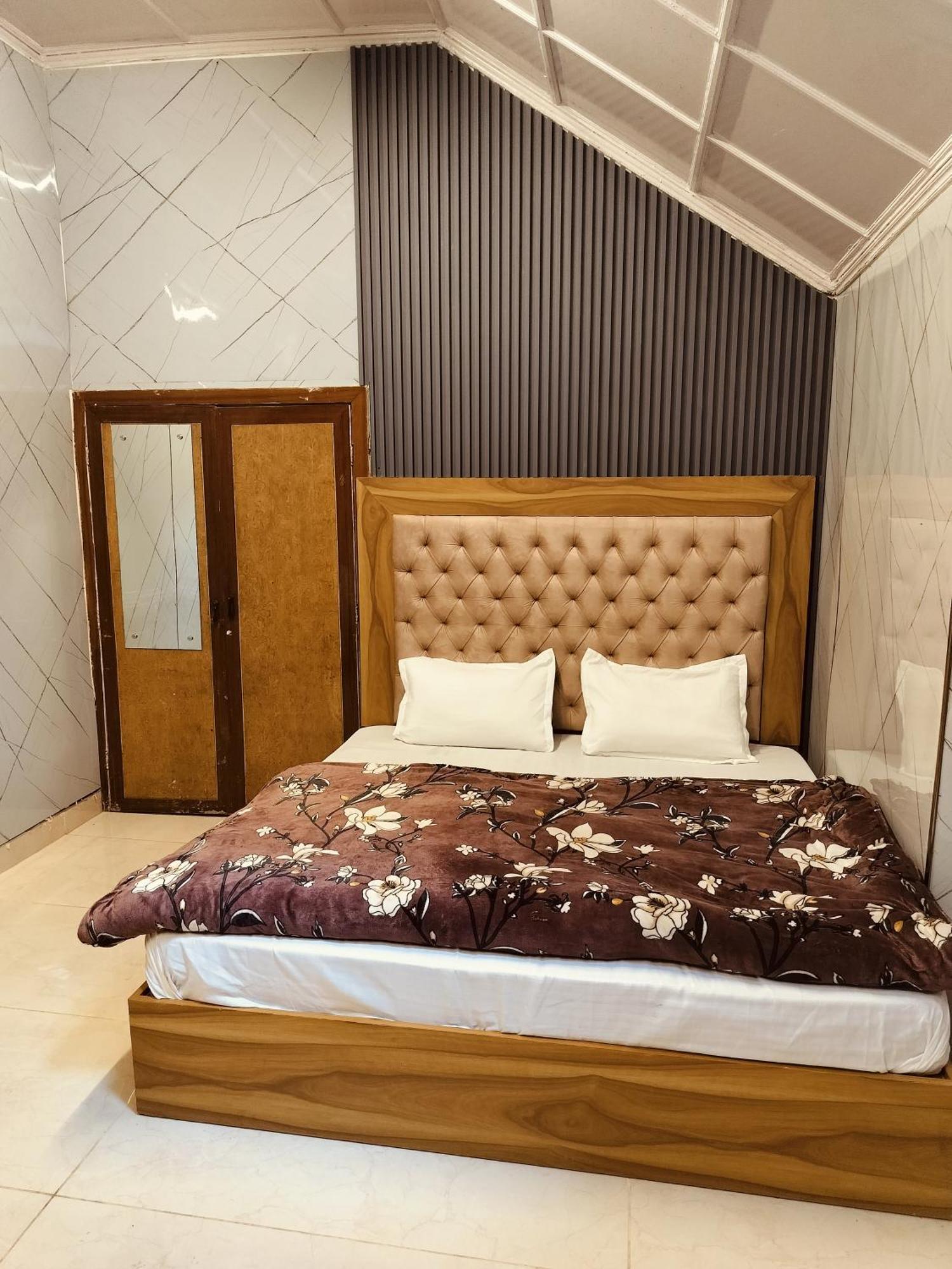 Madan Kunj B & B Mall Road Shimla Exterior photo