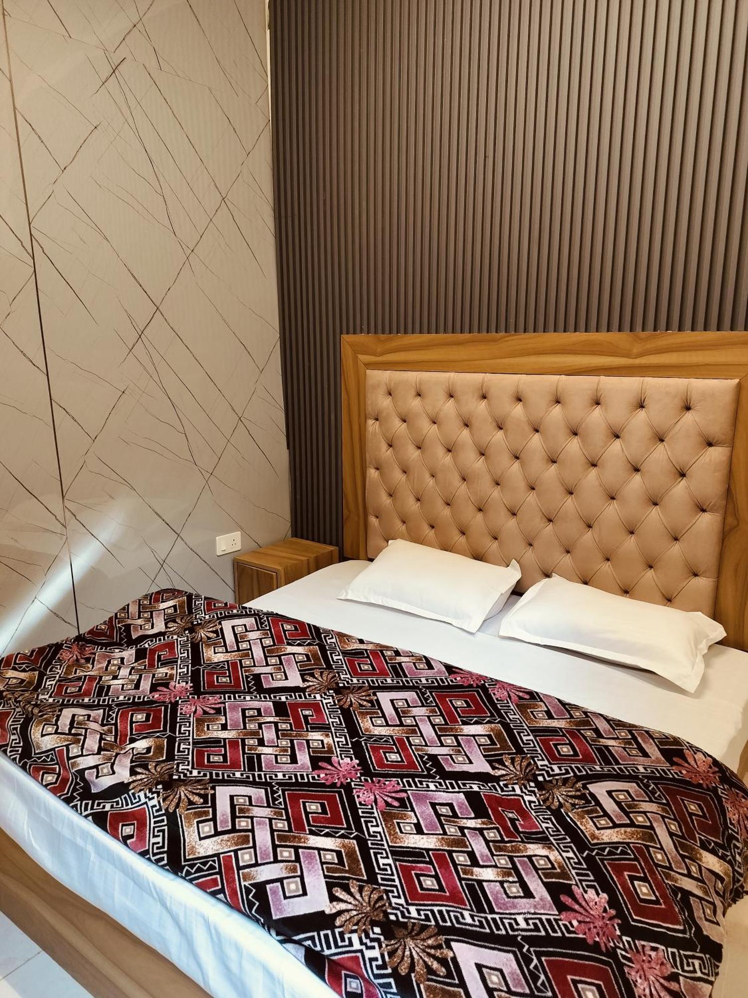 Madan Kunj B & B Mall Road Shimla Exterior photo