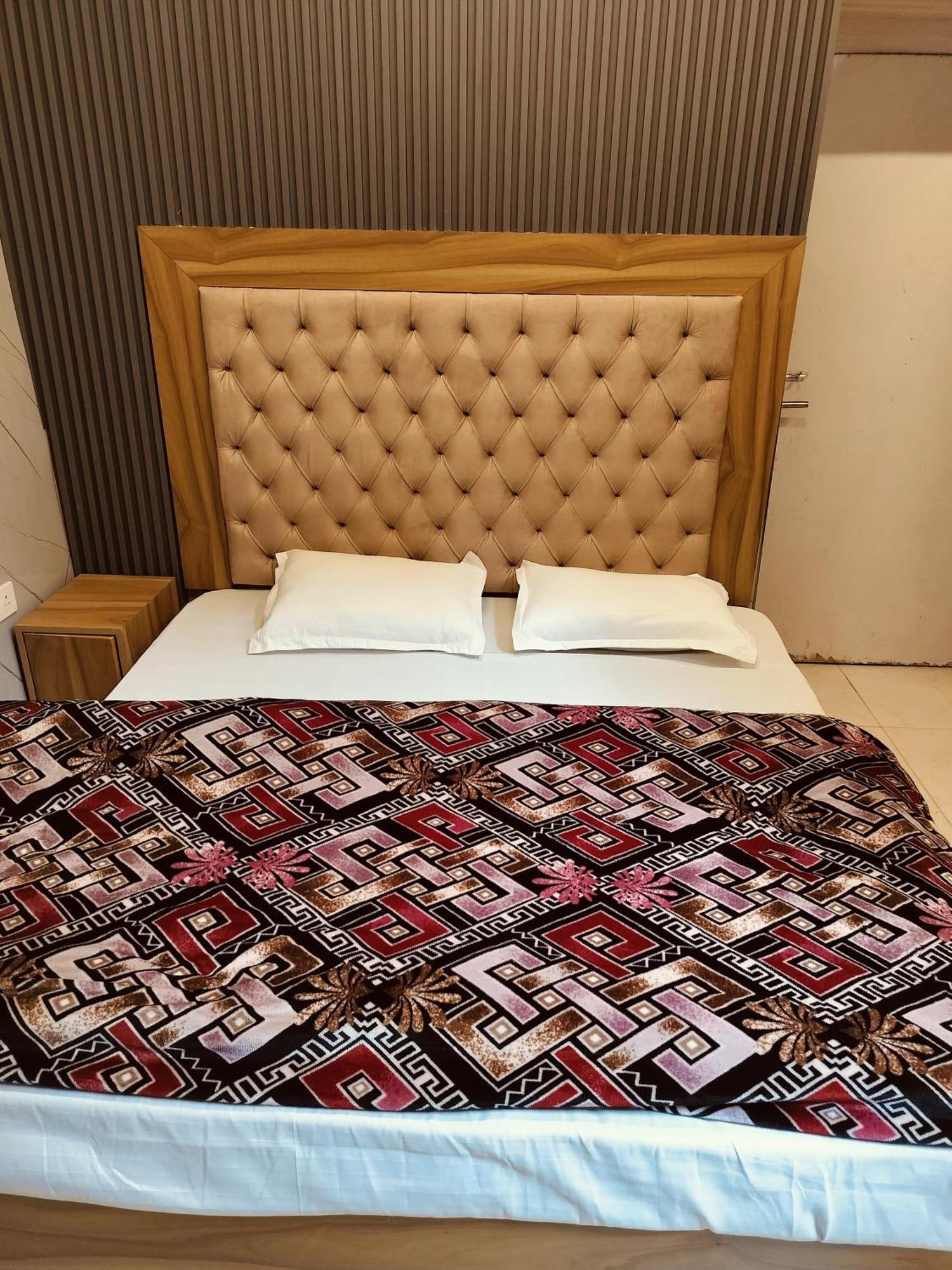 Madan Kunj B & B Mall Road Shimla Exterior photo